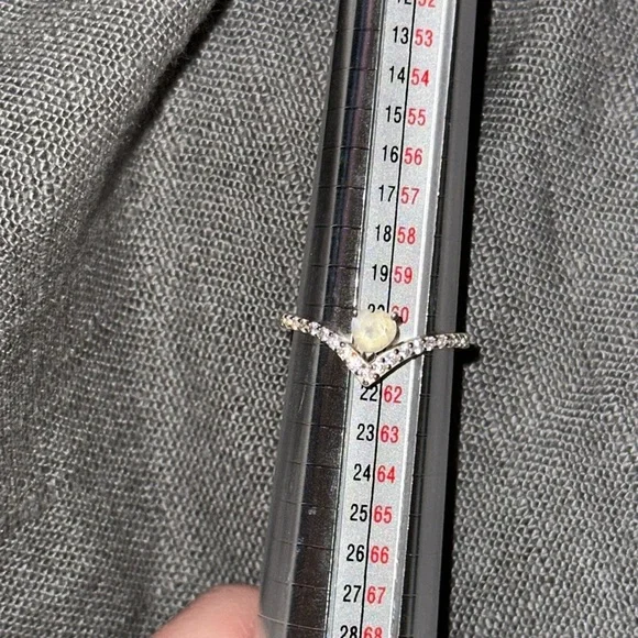 Gorgeous Moonstone Ring 🩵 - Picture 4 of 7